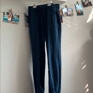 Ready to rulu pant. Color: night diver